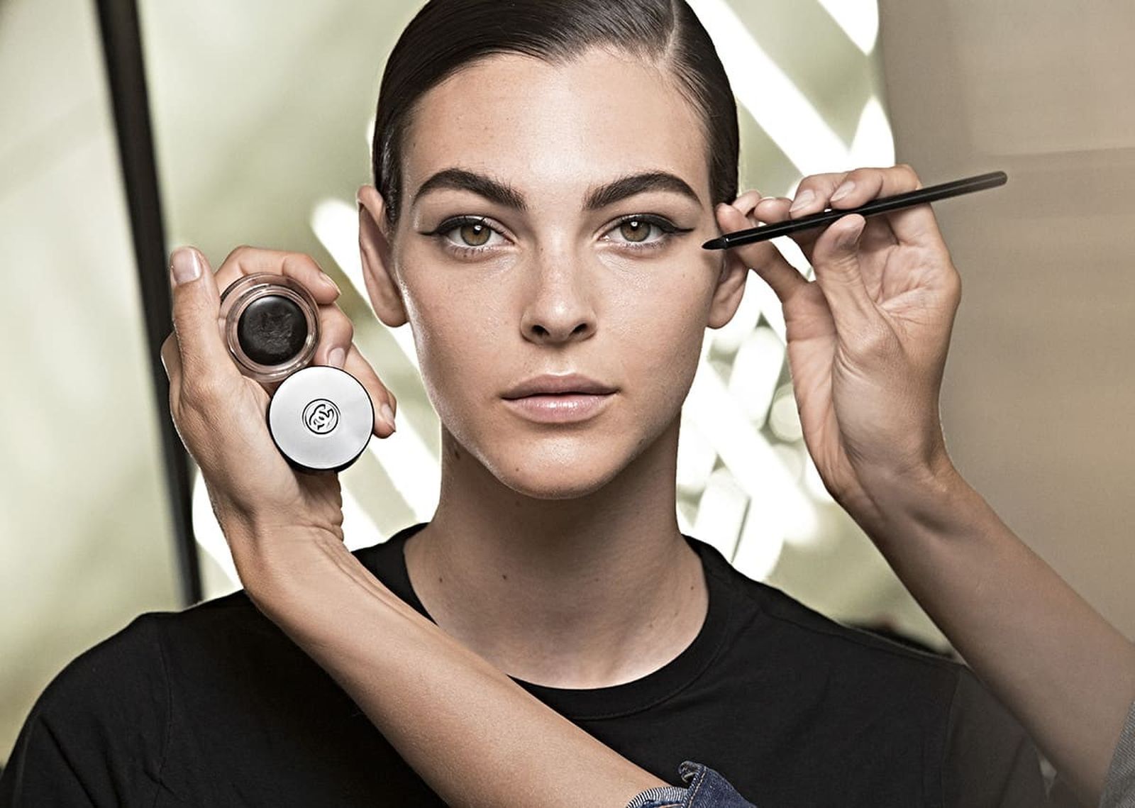 Власть и превосходство: макияж Лючии Пики для шоу Chanel Haute Couture