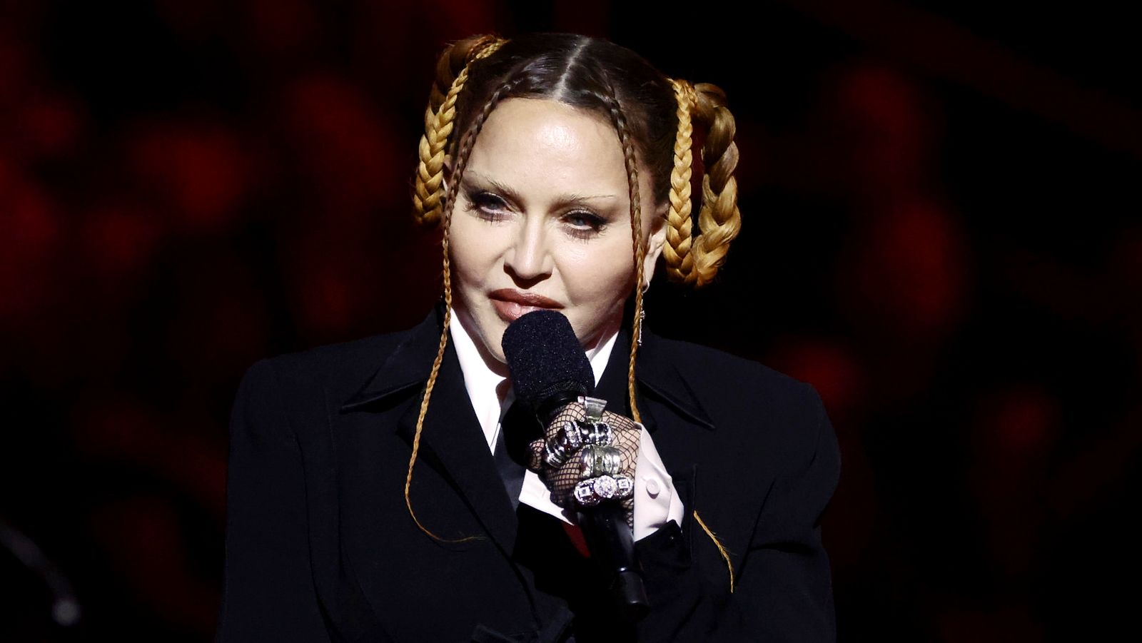 Who's That Girl: 64-летняя Мадонна поразила зрителей 65-й церемонии «Грэмми»