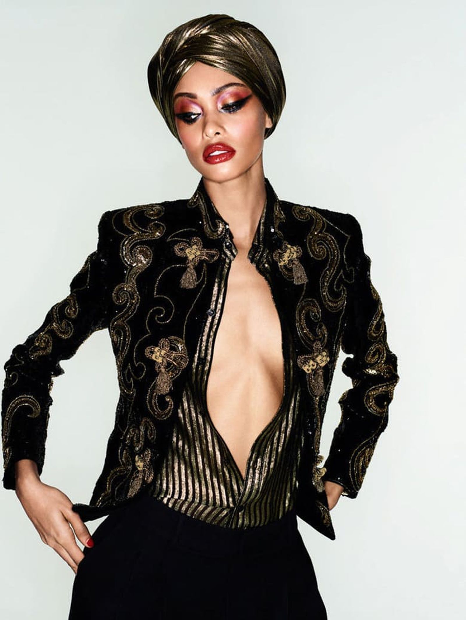 Модель Самил Берманнелли в фотосесии Бена Хассетта для Vogue Paris, фото 3 Самил Берманнелли в фотосесии Бена Хассетта для Vogue Paris, фото 3