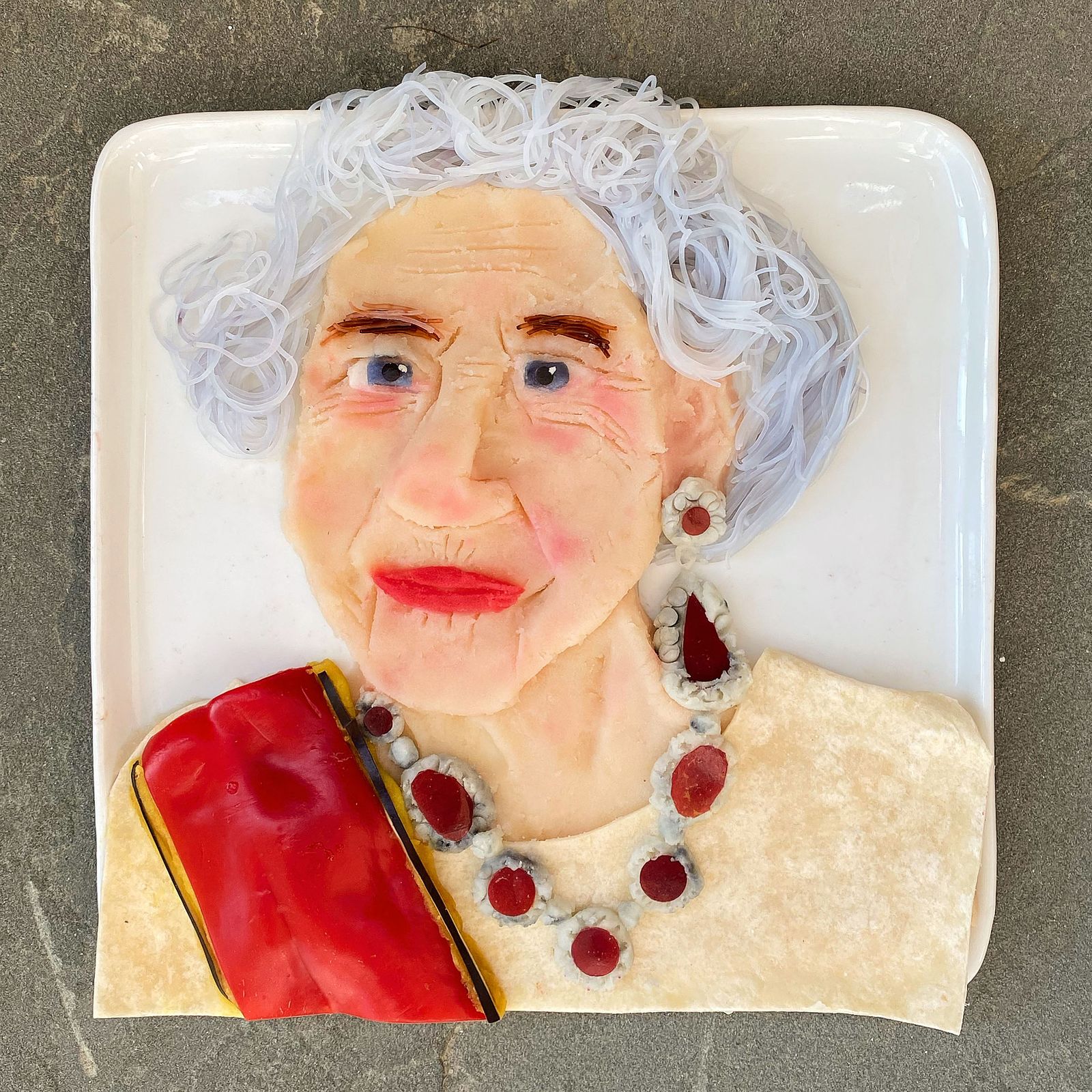 Портрет Ее Величества королевы Елизаветы II, созданный кулинарным художником Харли Лэнгбергом