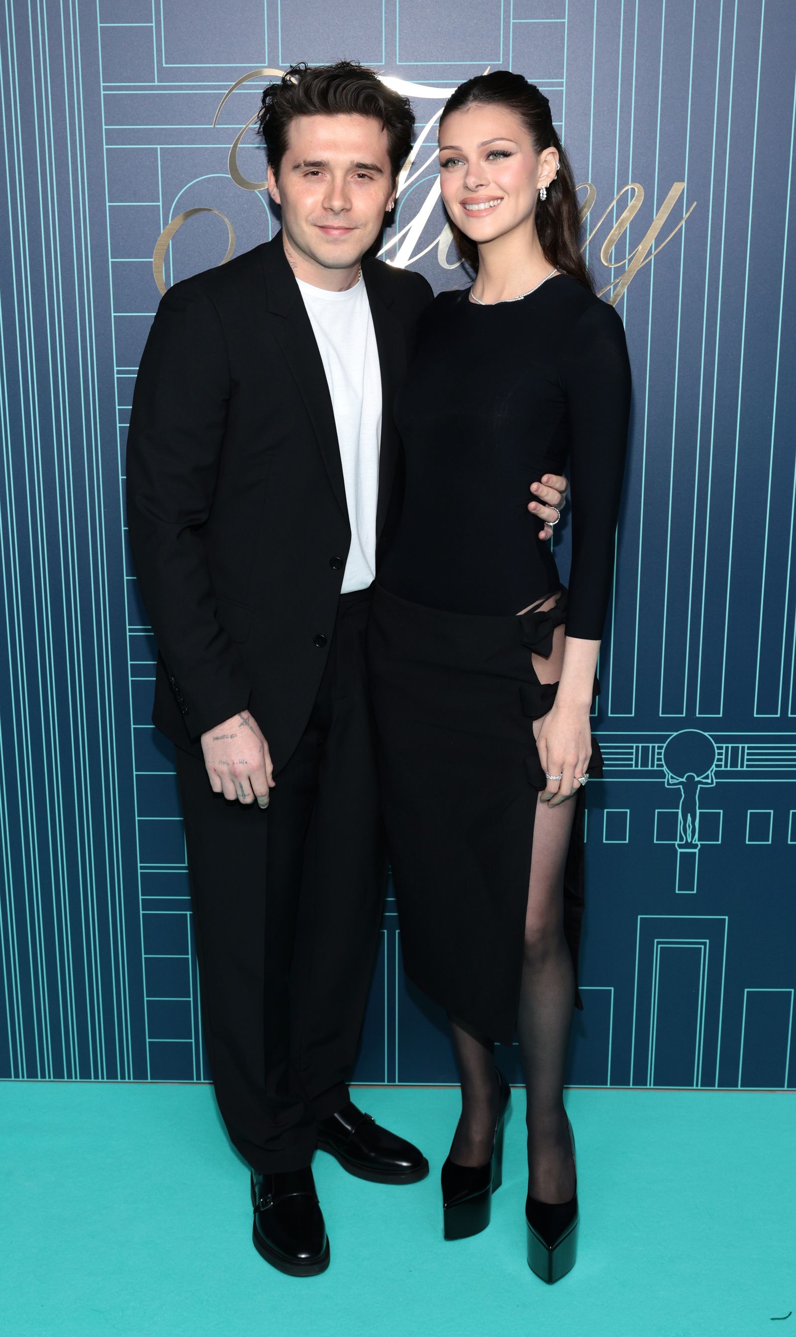 Бруклин Бекхэм и Никола Пельтц на праздновании открытия флагманского магазина Tiffany & Co. в Нью-Йорке, 27 апреля 2023 г.